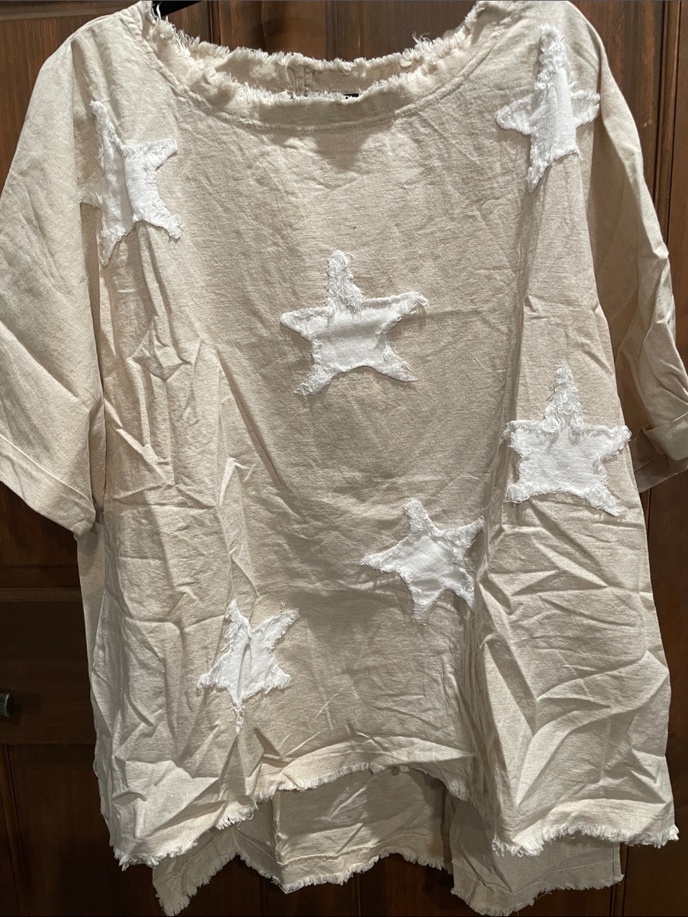 Blue Velvet Women’s Beige Star Appliqué Short Sleeve Top